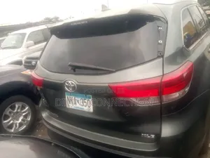 Toyota Highlander Limited V6 4x2 (3.5L 6cyl 6A) 2016 Green