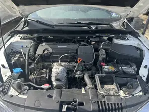 Honda Accord Sport SE 4dr Sedan FWD (2.4L 4cyl 2A) 2017 Off white