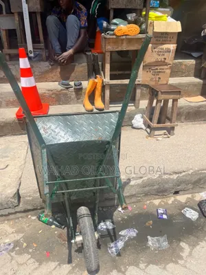 Durable Wheelbarrow – Heavy-Duty Construction for Worksites Home Use