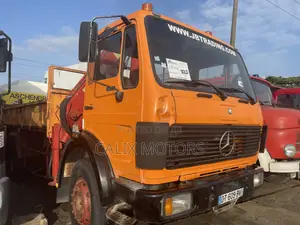 Foreign Used Mercedes Benz Hiab 5 Tonnes.