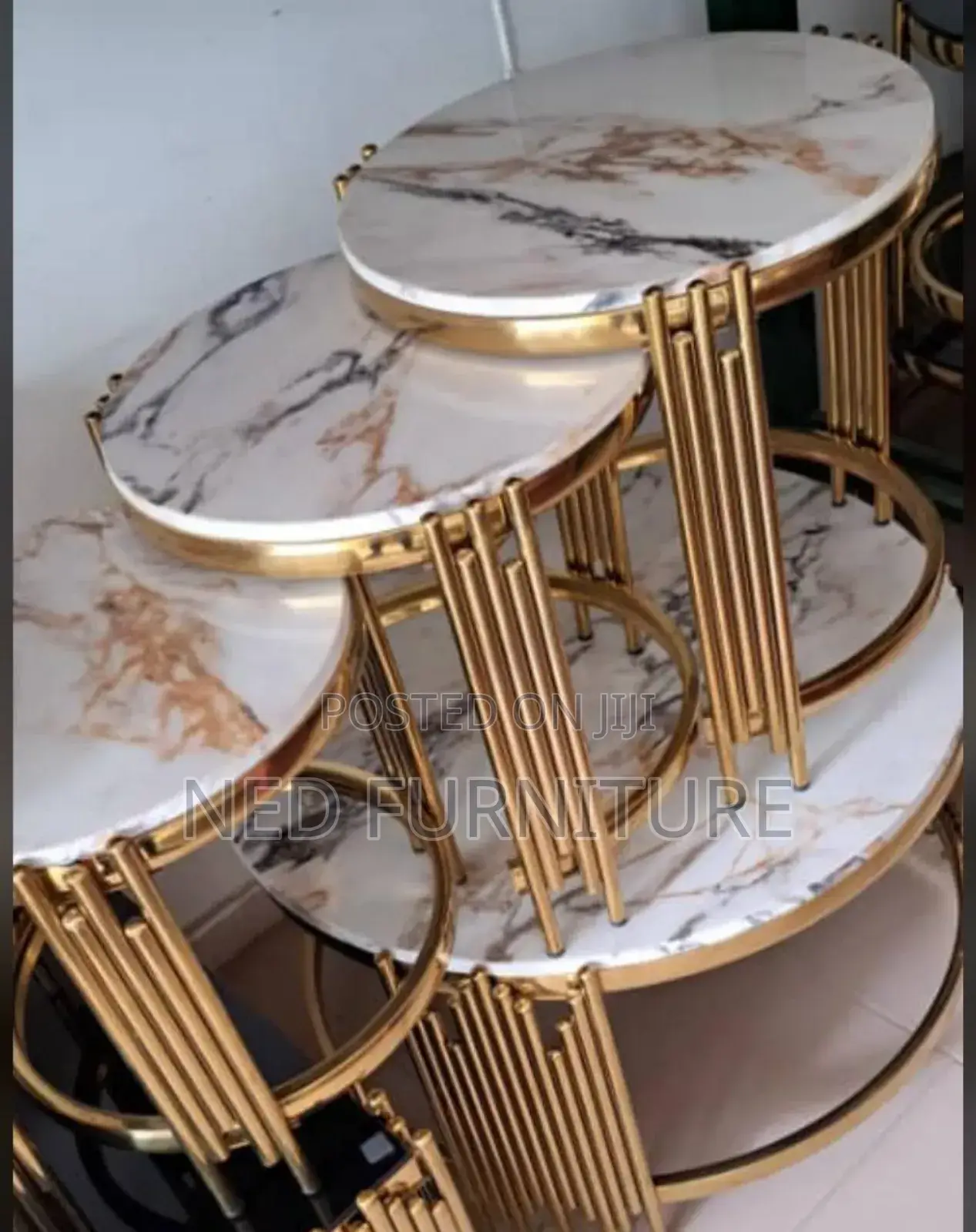 1 Marble Top Center Table With 3 Stools