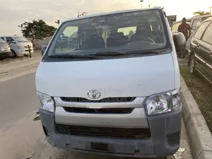 Toyota HiAce 2015 White