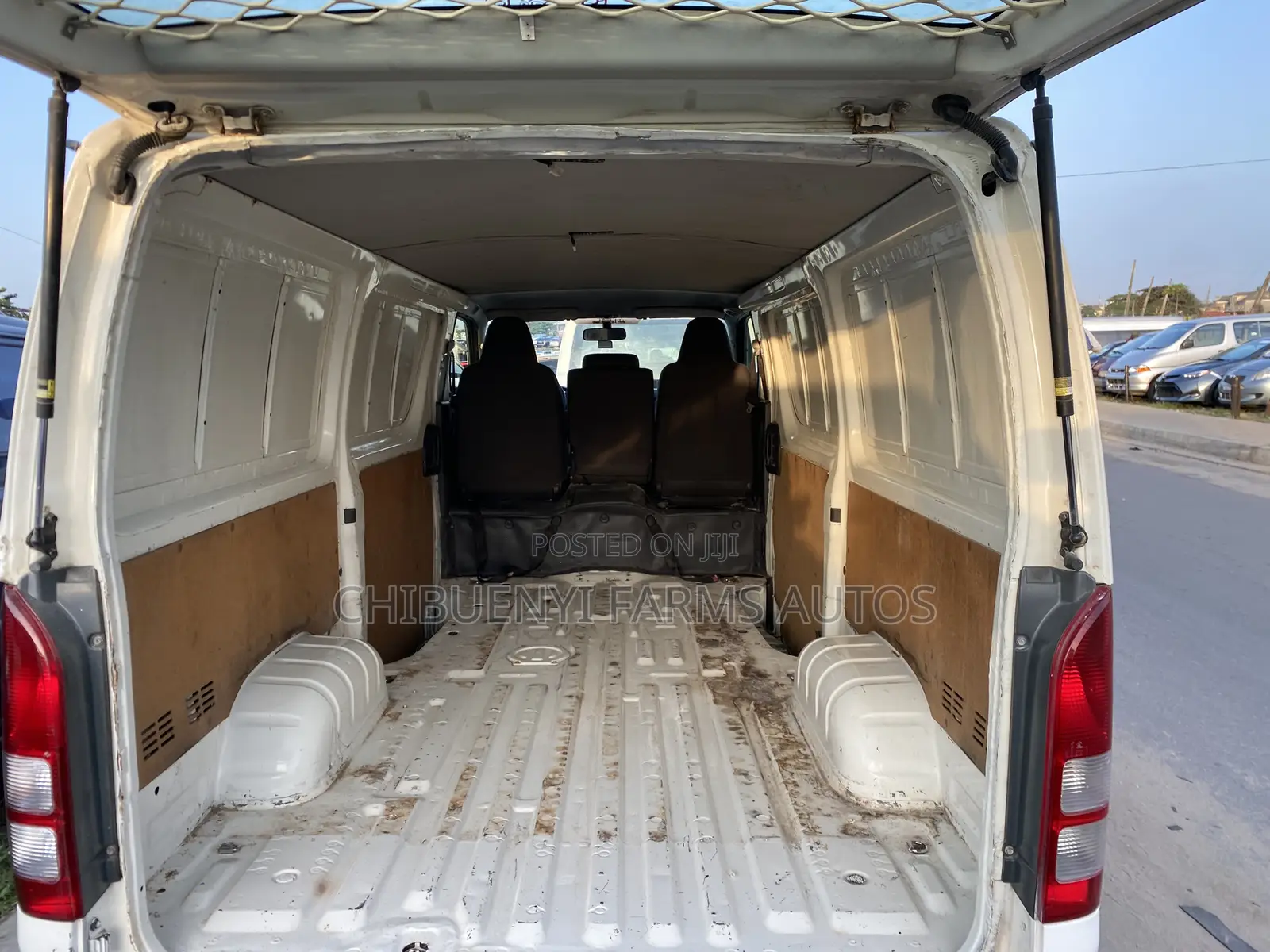 Toyota HiAce 2015 White