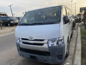 Toyota HiAce 2015 White
