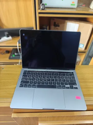 Laptop Apple MacBook Pro 2022 M2 8GB Apple M2 SSD 256GB