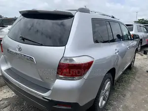 Toyota Highlander Limited 2012 Silver