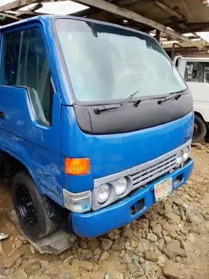 Toyota HiAce 2015 Blue