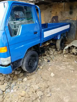 Toyota HiAce 2015 Blue