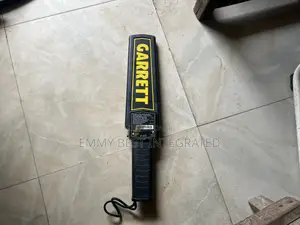 Garrett Super Scanner v Handheld Metal Detector