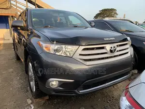 Toyota Highlander Limited 3.5l 4WD 2013 Matt Black