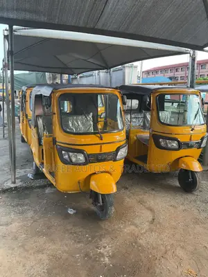TVS King Cargo 2022 Yellow