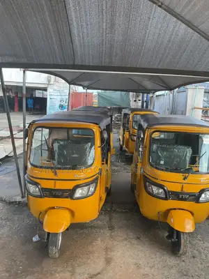 TVS King Cargo 2022 Yellow