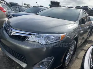 Toyota Camry XLE 4dr Sedan (3.5L 6cyl 6A) 2014 Green