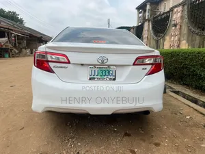 Toyota Camry SE 4dr Sedan (2.5L 4cyl 6A) 2013 White
