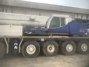 110 Tons Motor Crane
