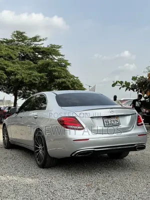 Mercedes-Benz E300 Base RWD Sedan (2.0L 4cyl 9A) 2017 Silver