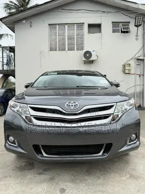 Toyota Venza XLE 4dr Wagon AWD (3.5L 6cyl 6A) 2014 Gray