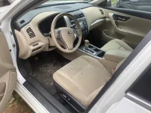 Nissan Altima 2.5 S 4dr Sedan (2.5L 4cyl CVT) 2015 White