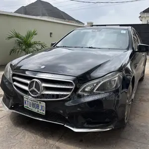 Mercedes-Benz E350 Base 4Matic Sedan AWD (3.5L 6cyl 7A) 2011 Black