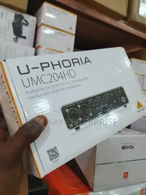Behringer U-Phoria Umc204hd Audiophile 2×4