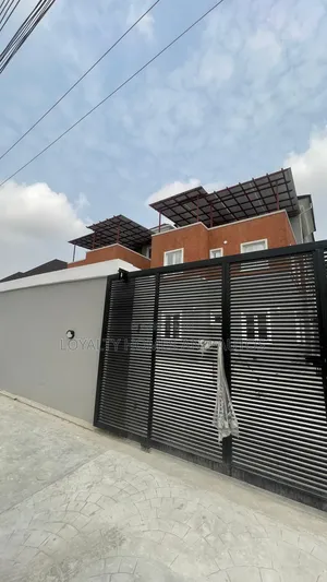 3bdrm Block of Flats in Lekki Phase 1 for sale