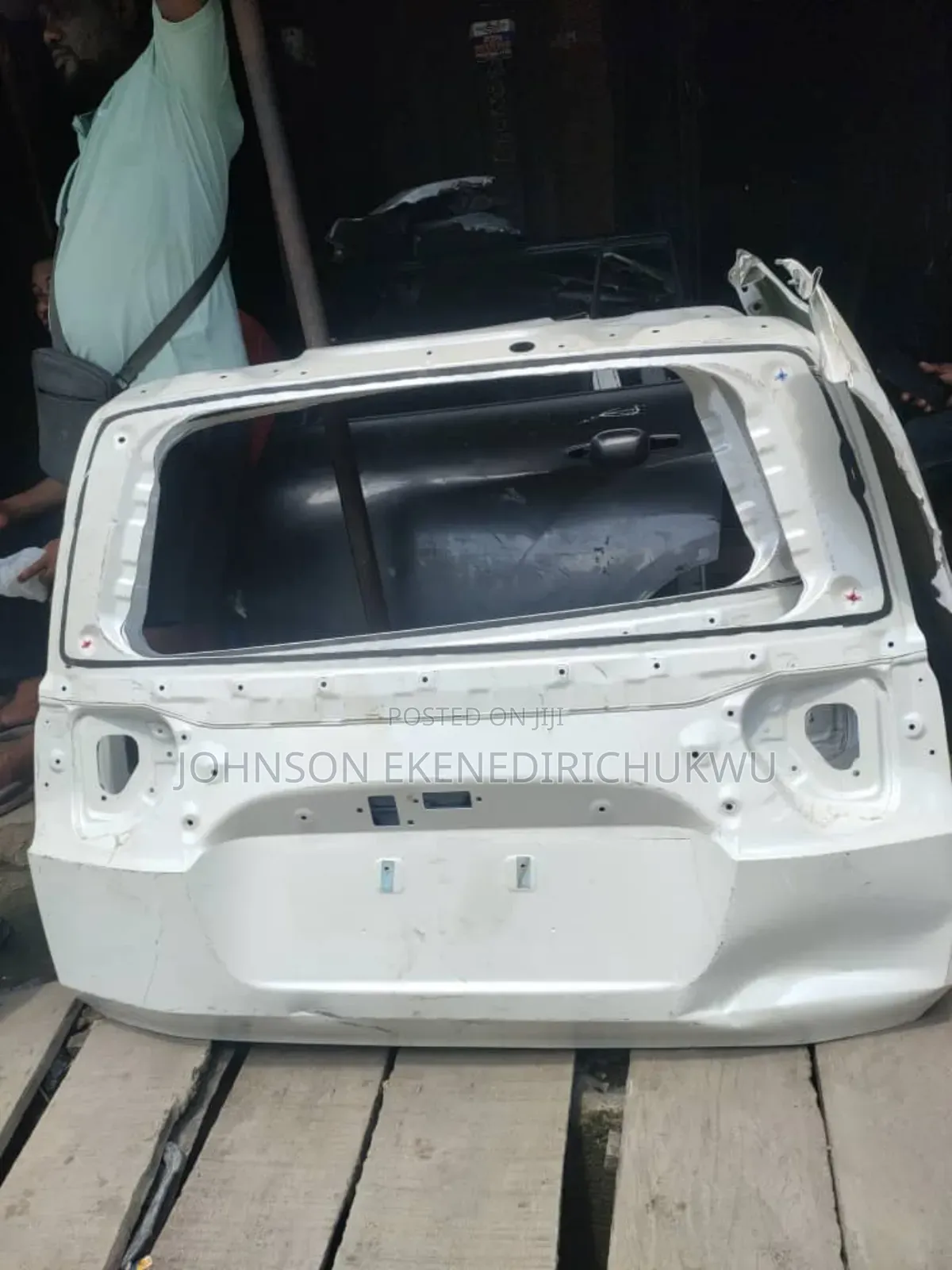 Empty Booth Landcruiser Pardo 2025