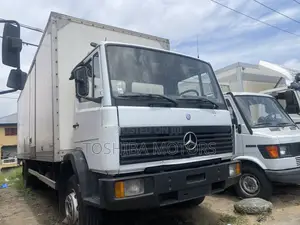 Mercedes Benz Truck 2004 White