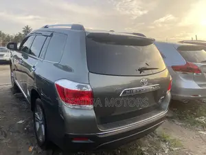 Toyota Highlander Limited 2012 Gray