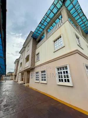 6bdrm Duplex in Kado for sale