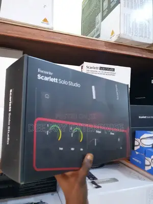 Focusrite Scarlett Solo Studio Bundle 4th Gen