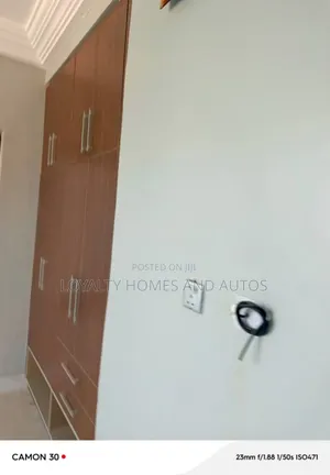 3bdrm Block of Flats in Shonibare for rent