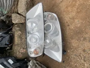 Headlight Volkswagen Touareg 2004 