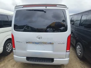 Toyota HiAce 2013 Silver