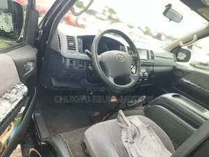 Toyota HiAce 2013 Black