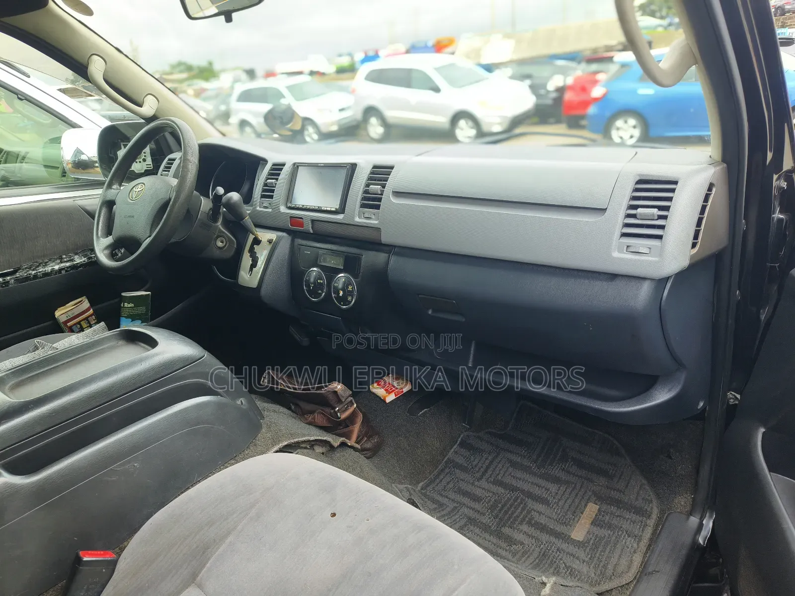 Toyota HiAce 2013 Black