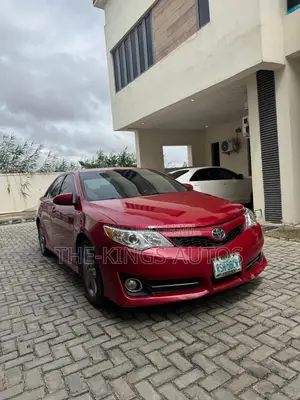 Toyota Camry SE 4dr Sedan (2.5L 4cyl 6A) 2013 Red