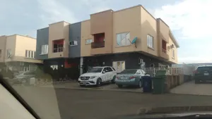 4bdrm Duplex in Idu for sale