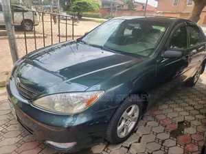 Toyota Camry LE 4dr Sedan (2.4L 4cyl 5M) 2004 Green