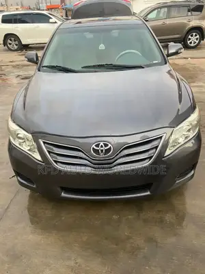 Toyota Camry LE 4dr Sedan (2.5L 4cyl 6A) 2011 Gray
