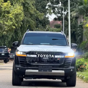 Toyota Land Cruiser LC300 2024 Black