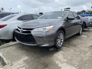 Toyota Camry XLE 4dr Sedan (2.5L 4cyl 6A) 2016 Gray