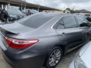 Toyota Camry XLE 4dr Sedan (2.5L 4cyl 6A) 2016 Gray