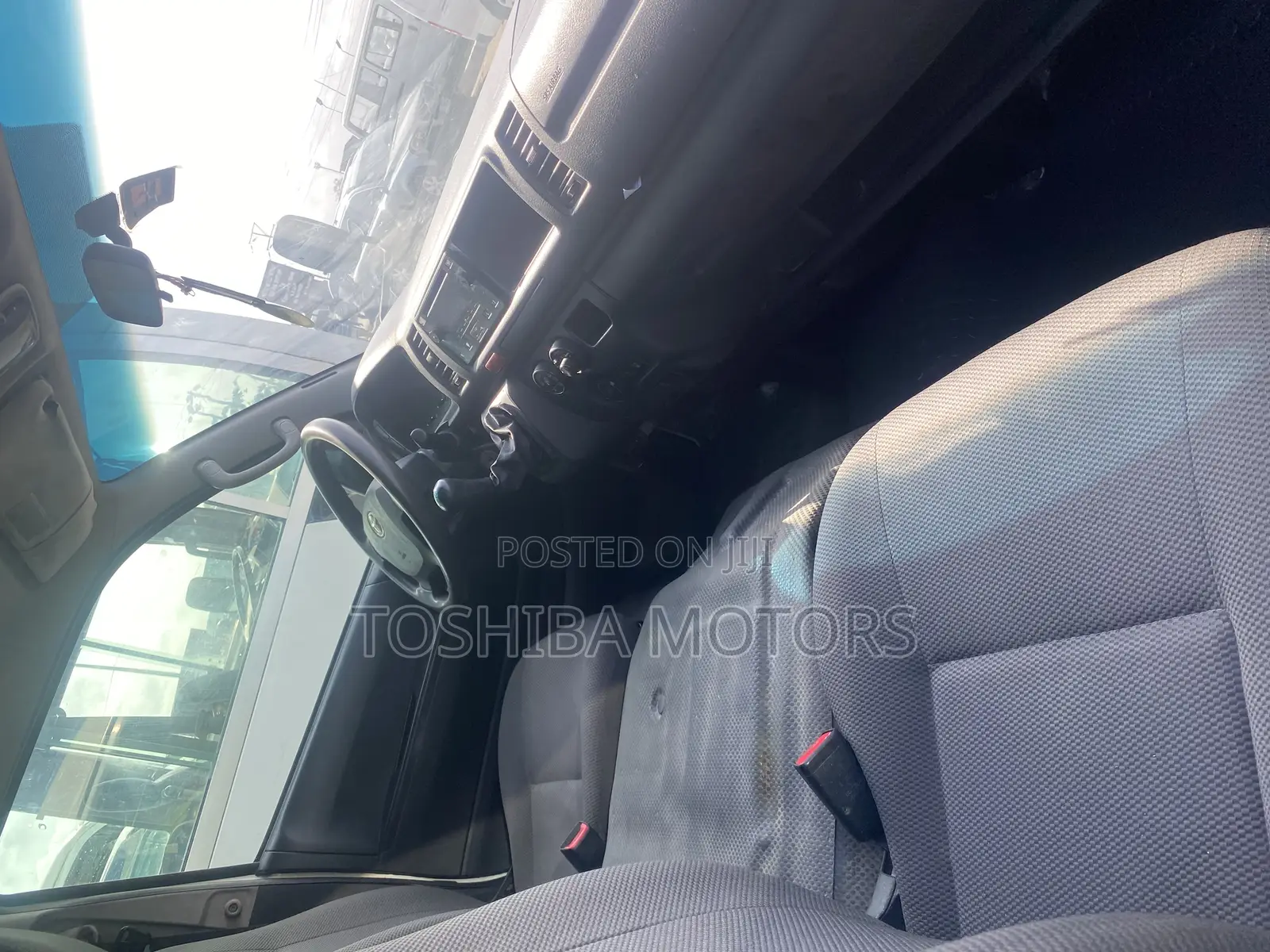 Toyota HiAce 2015 White