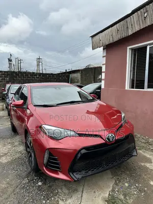 Toyota Corolla XLE (1.8L 4cyl 2A) 2018 Red