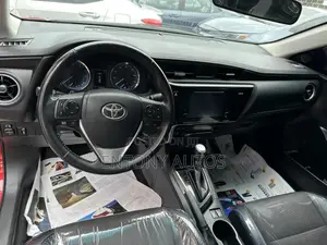 Toyota Corolla XLE (1.8L 4cyl 2A) 2018 Red