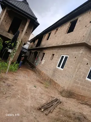 8bdrm House in Evergreen Estate, Alimosho for sale