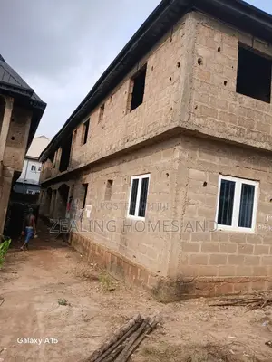 8bdrm House in Evergreen Estate, Alimosho for sale
