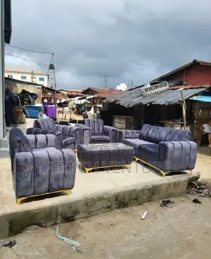 Newly English Arm Roll 7 Seater Sofa Set With Table