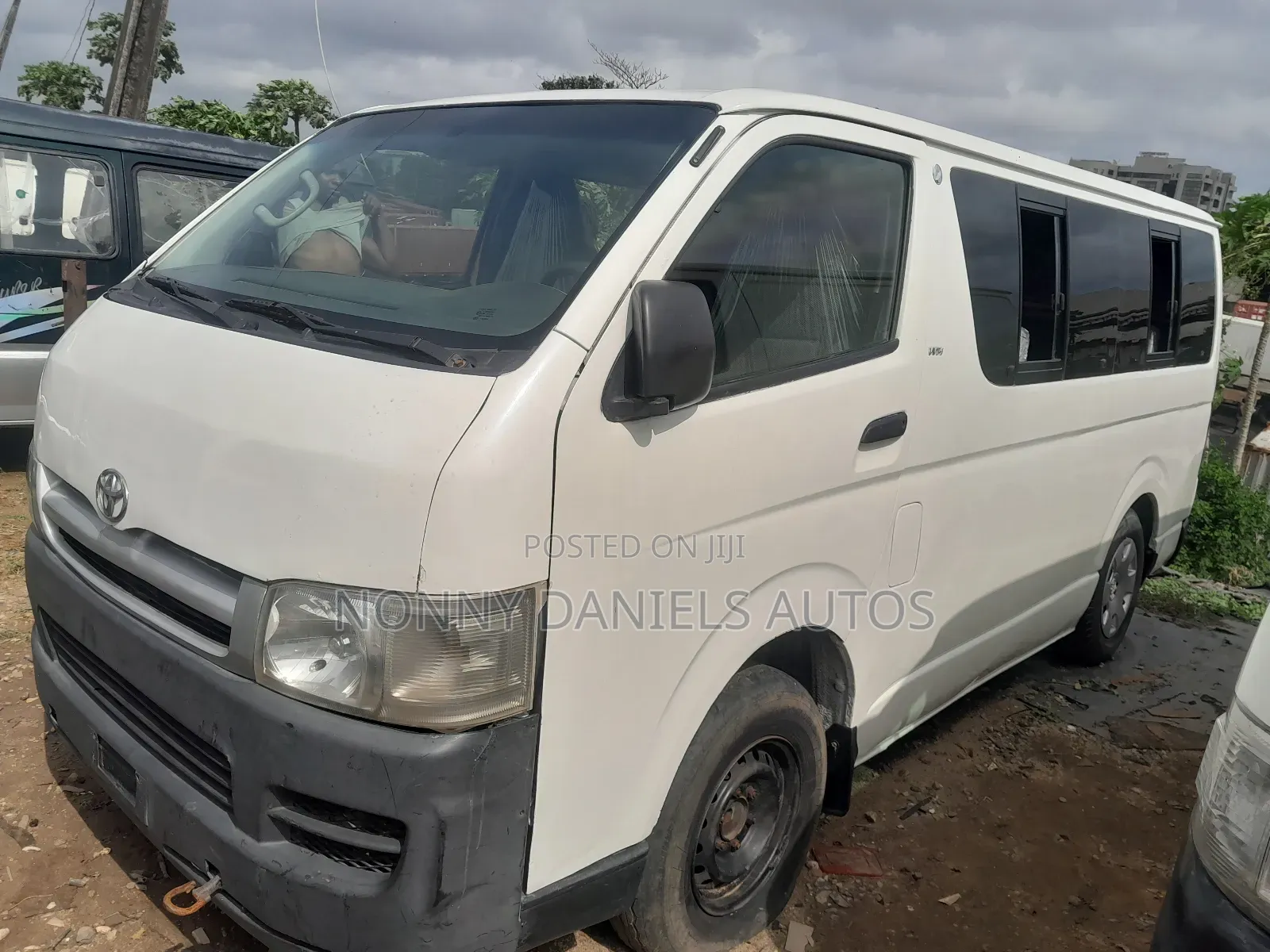 Toyota HiAce 2010 White