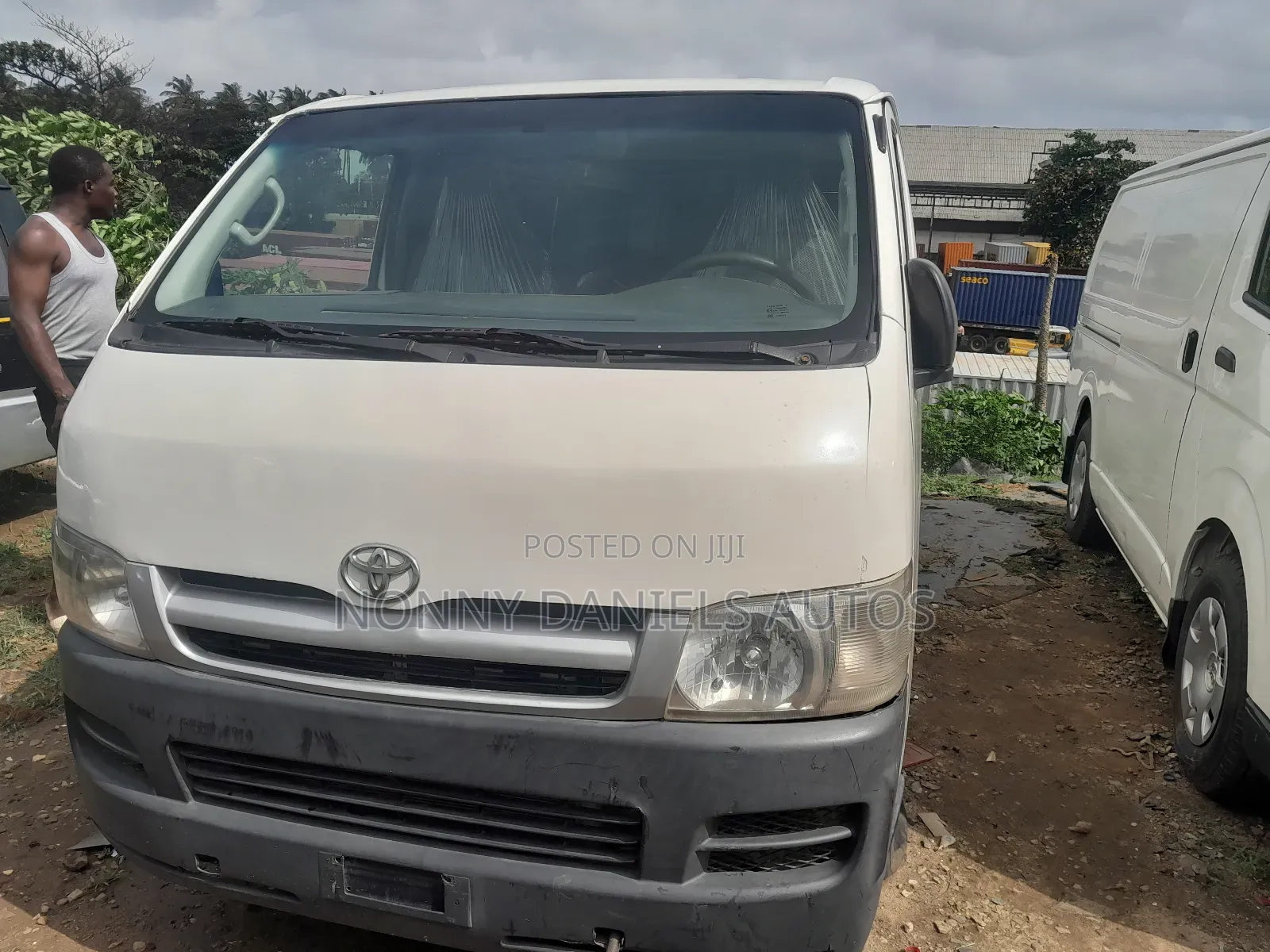 Toyota HiAce 2010 White